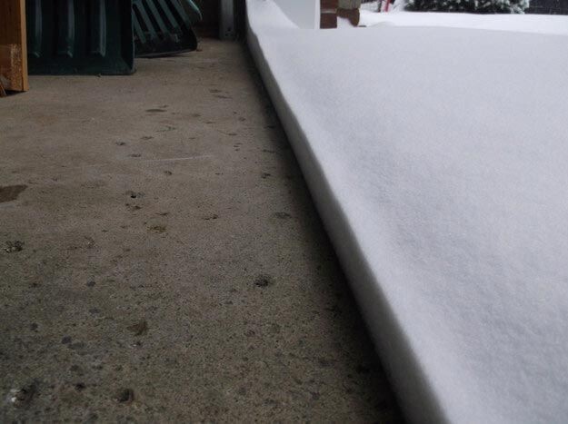 14. Эта идеальная линия снега между дорогой и гаражом