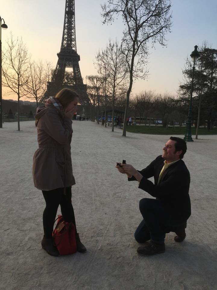 Предложение руки и сердца в Париже
