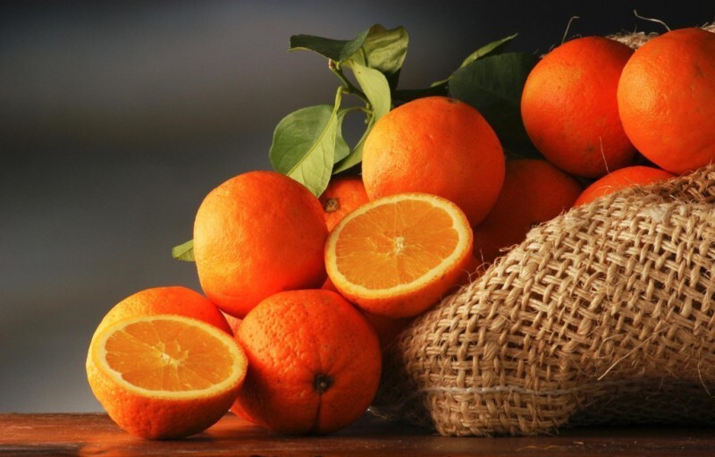 2. В тропическом климате апельсины зеленого цвета, а в умеренном они оранжевые