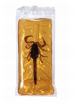 7. Toffee Scorpion Candy – ириска со скорпионом, который прошёл обработку и лишился токсинов. Очень похоже на кусок древнего янтаря: