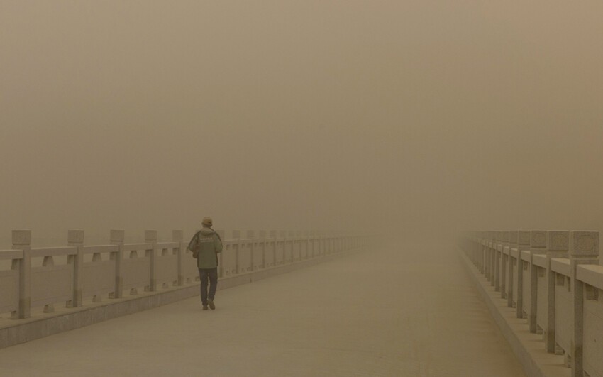  Песчаная буря в Дуньхуан, Китай