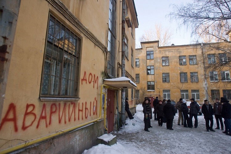 Как переехать из аварийного дома в новую квартиру?