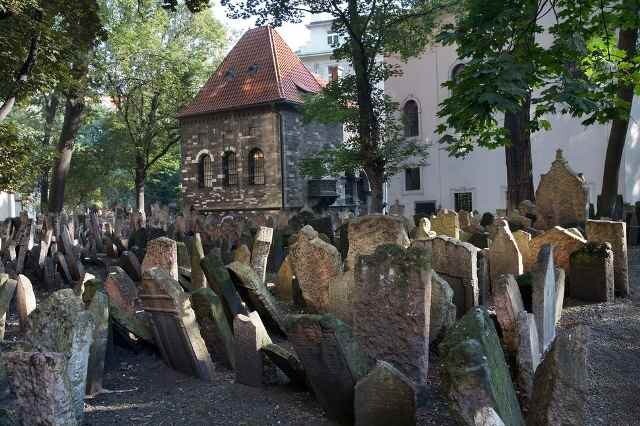 Старое еврейское кладбище в Праге, Чехия.