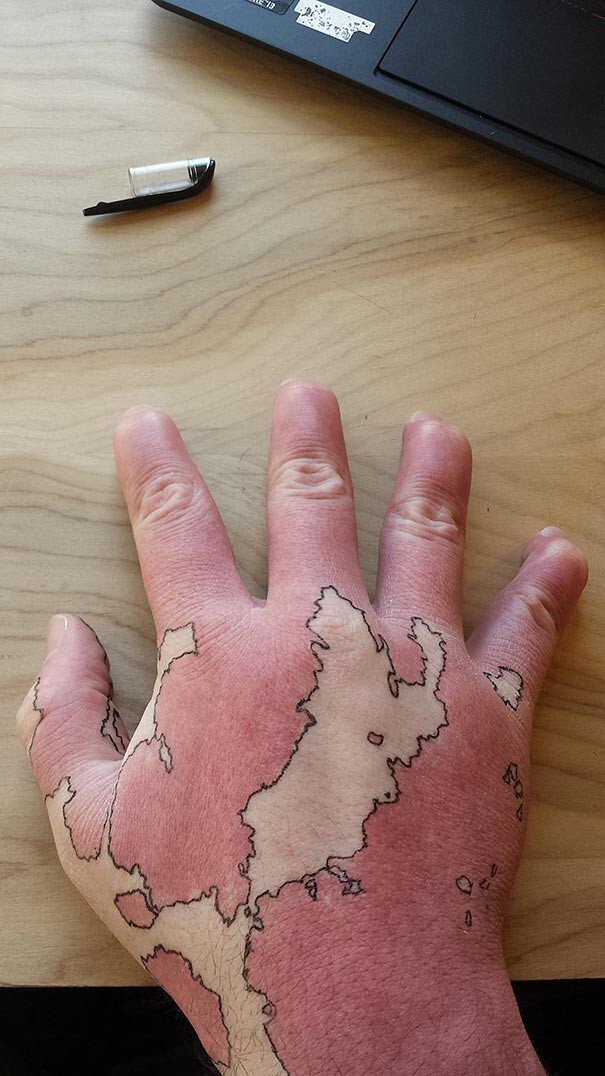 Мужчина превратил свою руку в географическую карту
