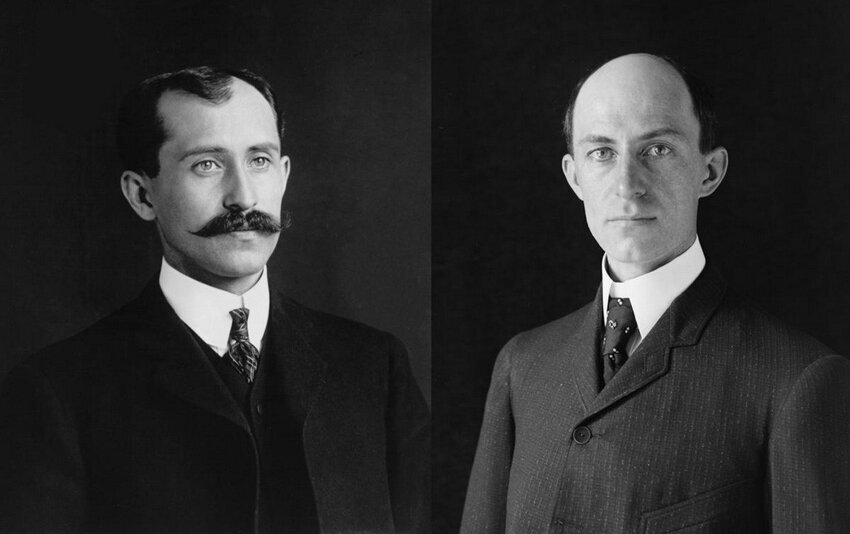  01. Слева, Орвилл Райт и Уилбур Райт, 1905 г., когда им было 34 и 38 лет.