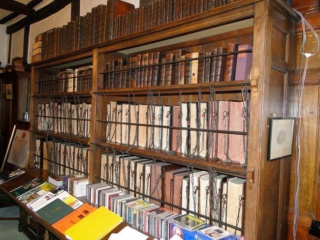 Библиотека в Гилфорде, Англия   