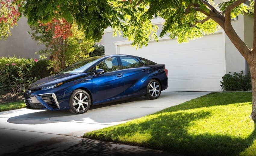 Toyota Mirai — водородный седан