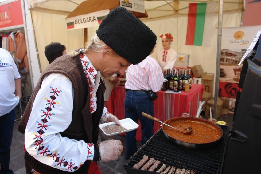 На главной площади была какая-то ярмарка жратвы