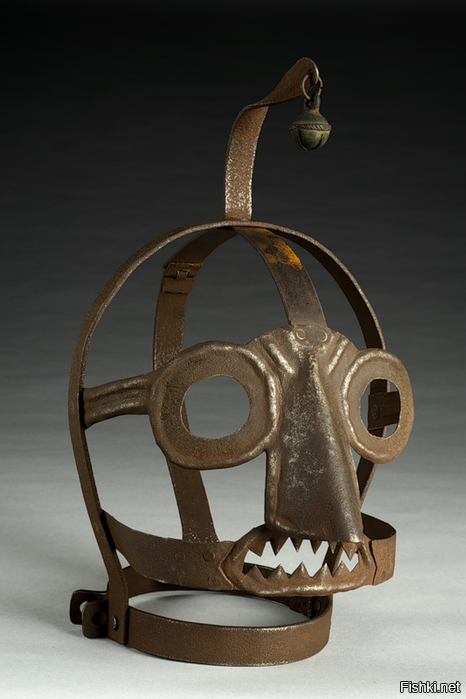 Scold’s bridle — маска позора, изобретенная в 1500–ых годах в Британии и расп...