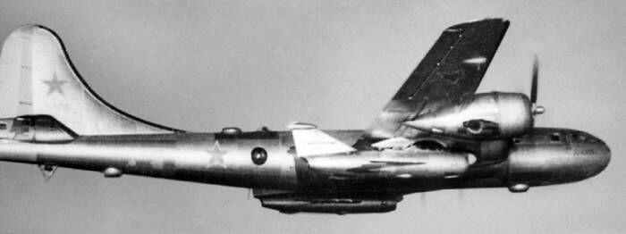 Ту-4КС с подвешенным самолетом-аналогом "К"