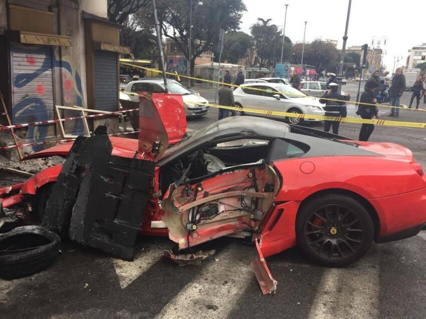Cотрудник автостоянки случайно разбил Ferrari