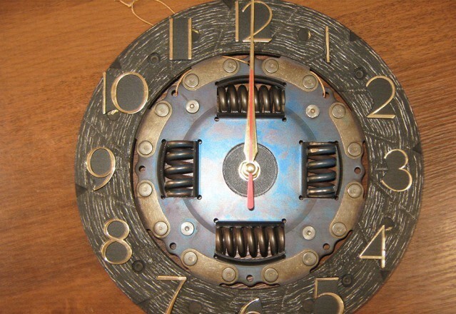 Настенные часы из диска сцепления