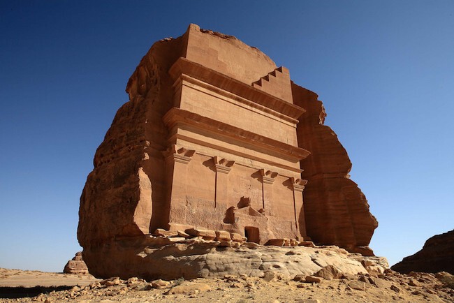 Каср аль-Фарид: одинокий замок в скале посреди пустыни