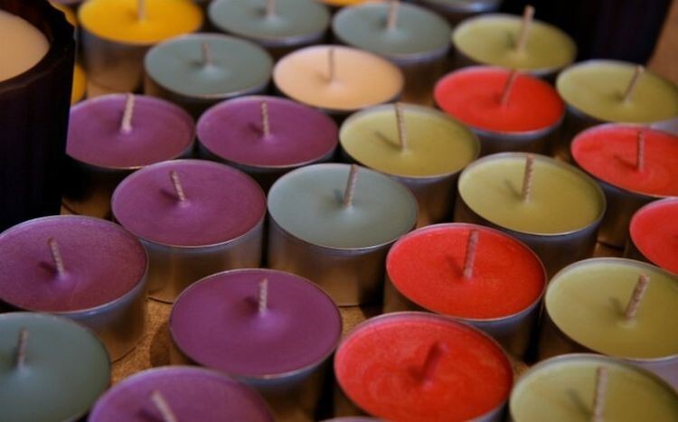 Используйте ароматические свечи вместо освежителя воздуха