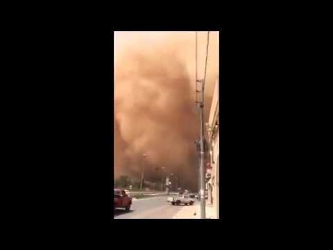 Огромная песчаная буря в Саудовской Аравии 