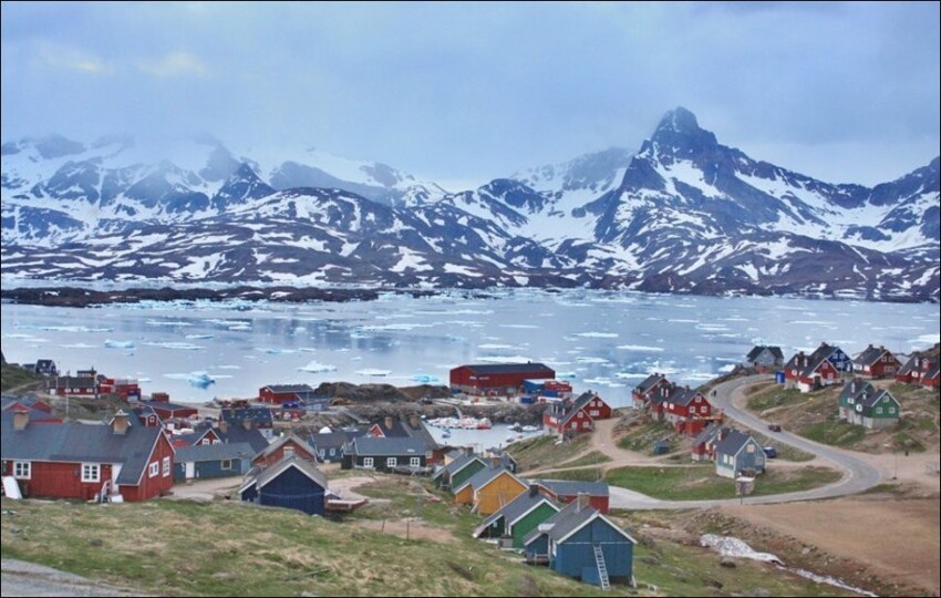 24. Иллоккортоормиут — один из самых удаленных городов Гренландии. Чтобы добраться до него, нужно лететь самолетом, затем вертолетом или плыть на лодке.