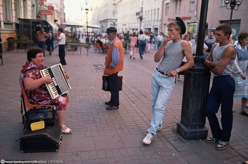 Продуктовый дефицит и уличная торговля в Москве в начале 90-х