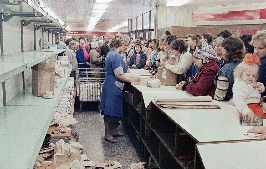 Продуктовый дефицит и уличная торговля в Москве в начале 90-х