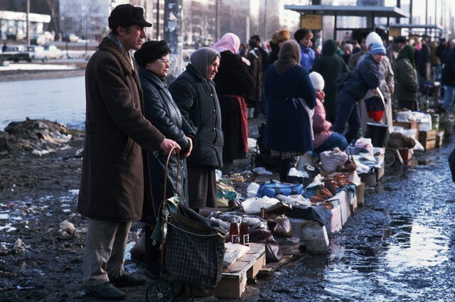 Продуктовый дефицит и уличная торговля в Москве в начале 90-х