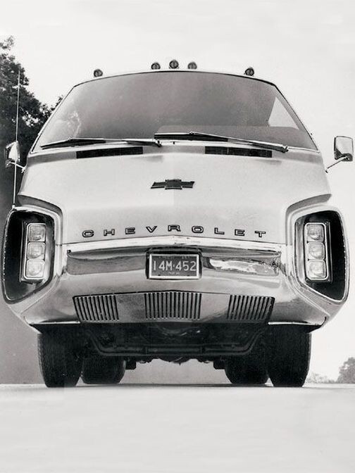 Футуристический тягач Chevrolet Turbo Titan III