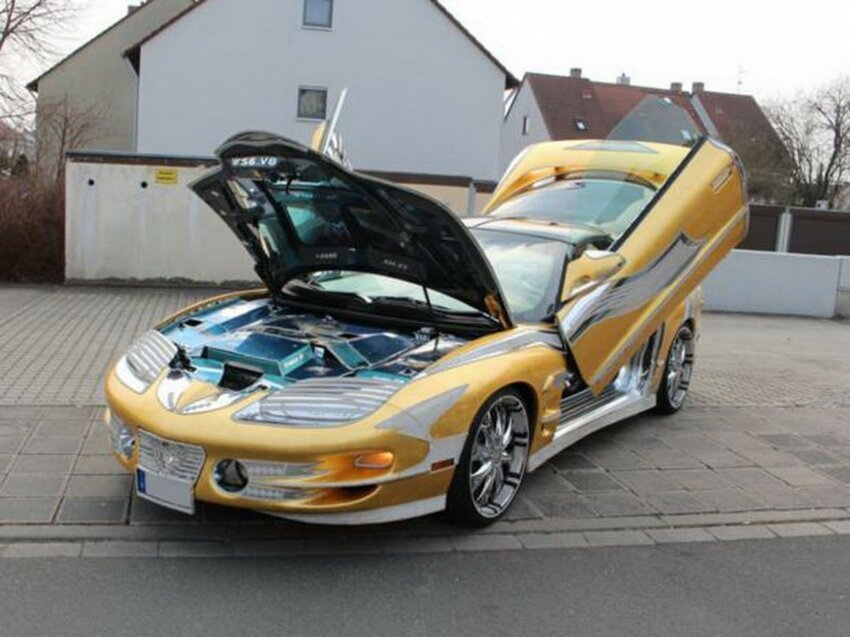 Золотой Pontiac Trans AM дороже Bugatti Veyron