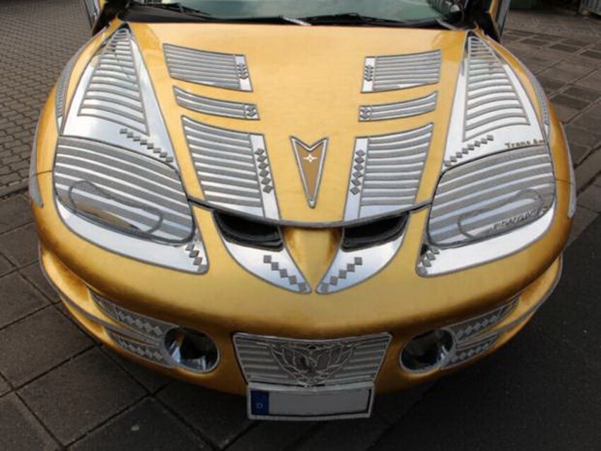 Золотой Pontiac Trans AM дороже Bugatti Veyron
