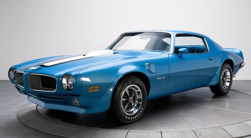 На фото: Pontiac Firebird, Mustang Boss 302