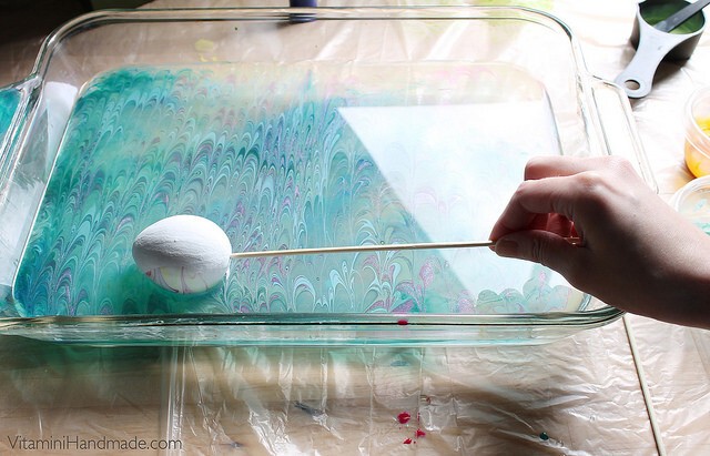 Несколько интересных способов покраски пасхальных яиц
