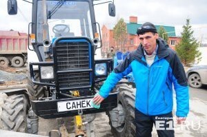 Екатеринбуржец сделал из трактора дом на колёсах, чтобы сгонять в Крым