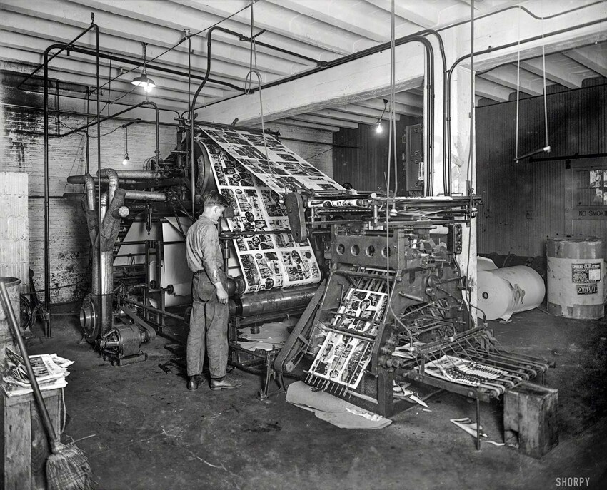 Печатный станок в процессе работы (1926 год)