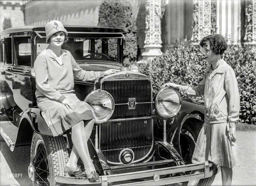 Девушки и Cadillac (1927 год)