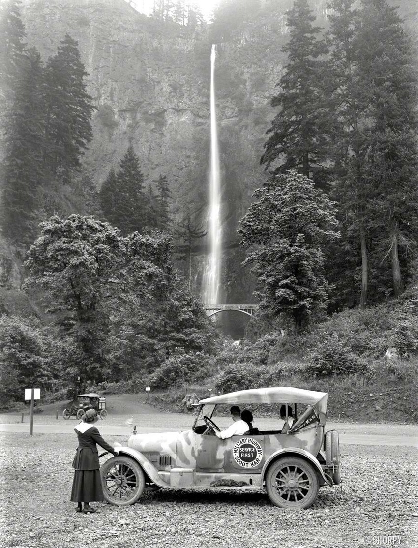 Автомобиль скаутов на патрулировании в природном парке (1918 год)