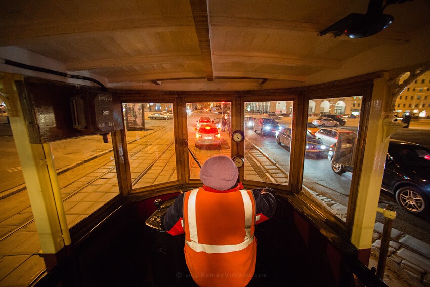 На старинном трамвае по ночной Москве