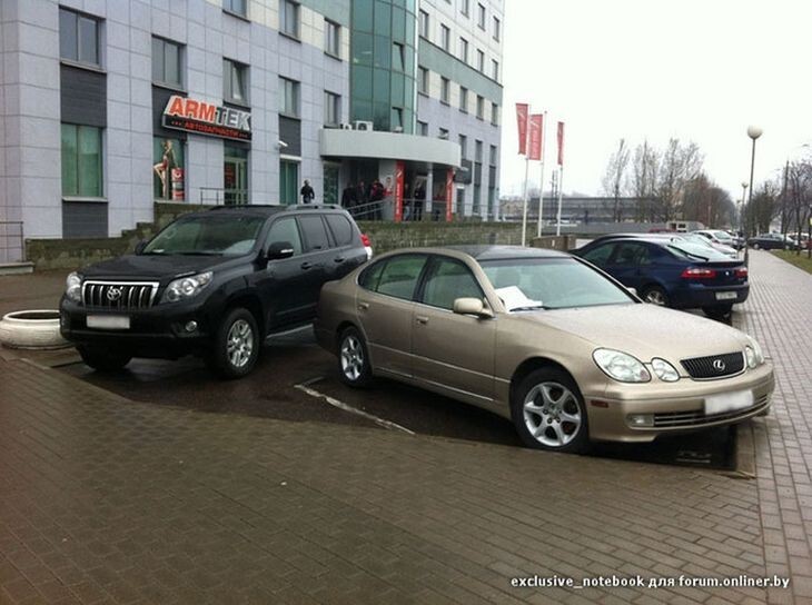 Как в Минске мстят водителям за неправильную парковку