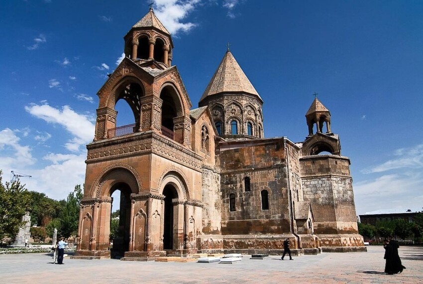 7. В Армении сохранились многовековые церкви 