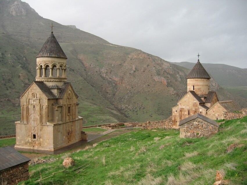 1. Армения — небольшое государство в Закавказье.