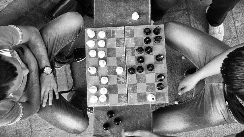12. Армяне любят играть в шахматы 