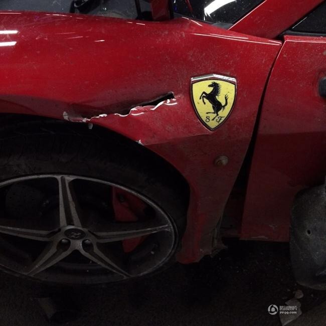 В Китае разбили Lamborghini и Ferrari