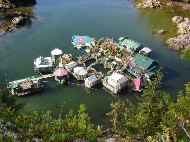 Невероятный дом на воде