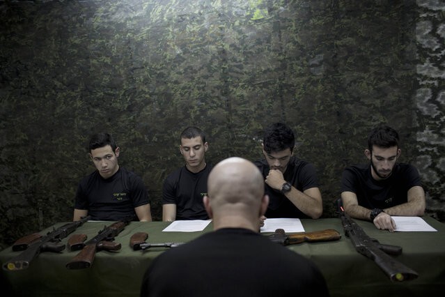 Как проходят военные учения у израильских школьников