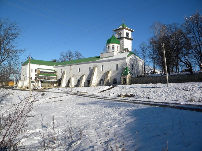 И есть Свято-Михайловский монастырь, расположенный в Майкопском районе