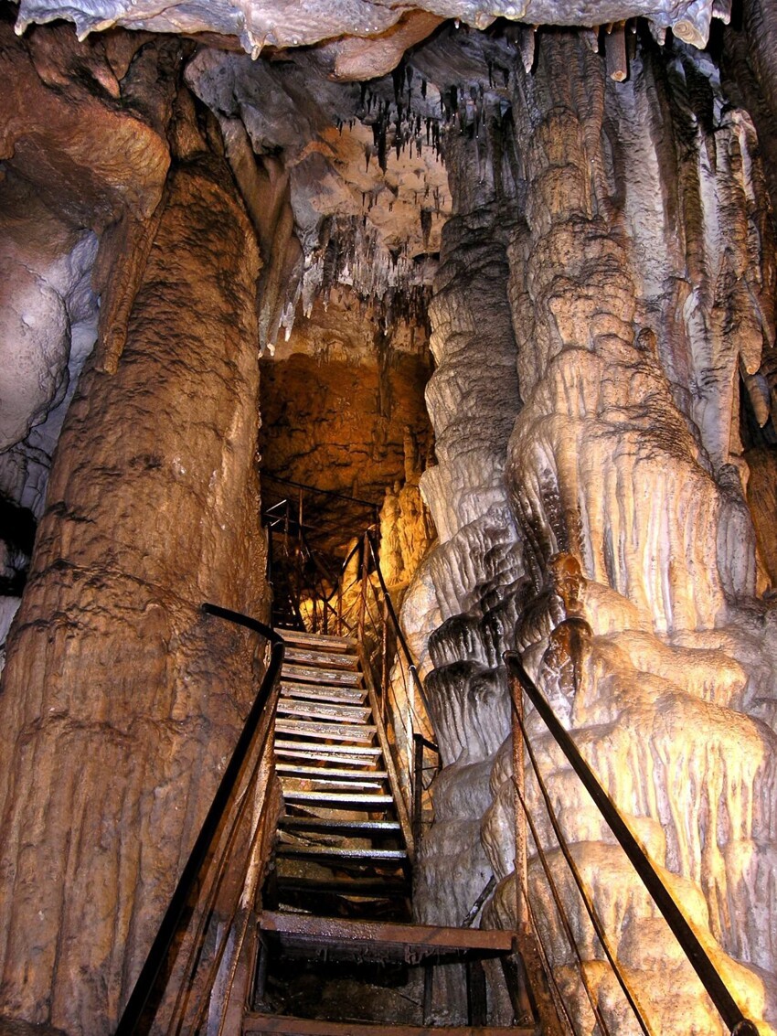 И интересные пещеры