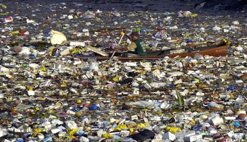 Гигантский остров из мусора в Тихом океане