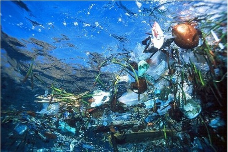 Гигантский остров из мусора в Тихом океане