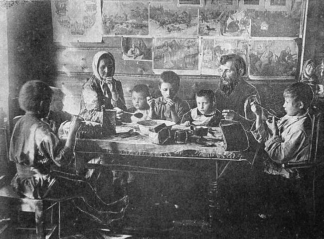 Хозяйственные обязанности мальчиков в русской крестьянской семье