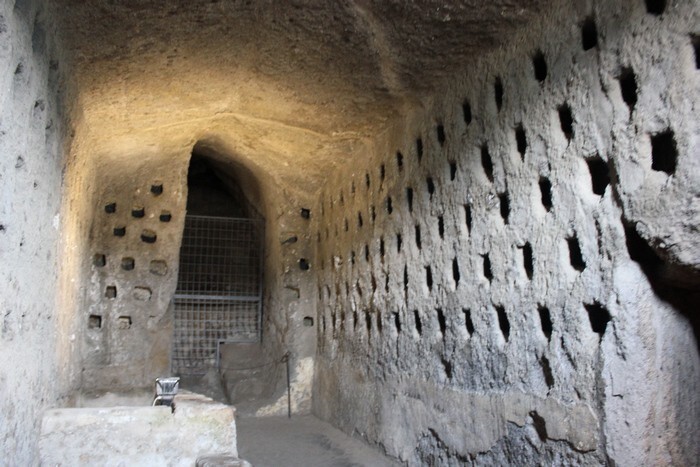 3. Подземные пирамиды этрусков (Италия)