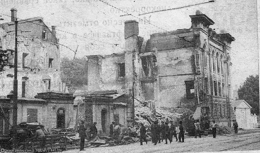Пятницкая улица, здание разрушено в результате авиаудара 23 июля 1941 г.