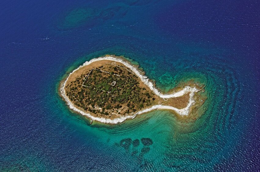 1. Остров в виде рыбы, Хорватия