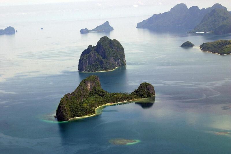 11. Остров в виде вертолёта, Филиппины