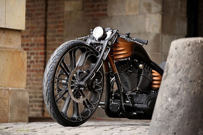 Еще один роскошный кастом Harley-Davidson от Thunderbike